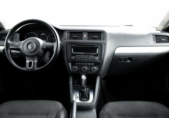 Подержанный автомобиль Volkswagen Jetta Sedan 2012 года (7 фото)