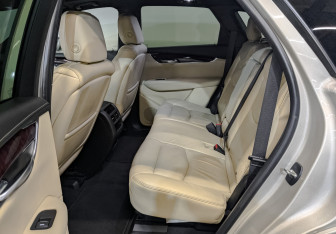 Подержанный автомобиль Cadillac XT5 2016 года (12 фото)