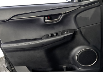 Подержанный автомобиль Lexus NX 2020 года (19 фото)