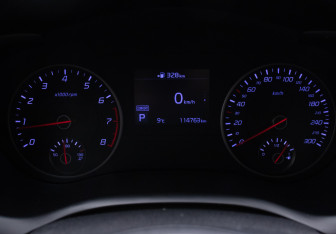 Подержанный автомобиль Kia Stinger 2018 года (12 фото)