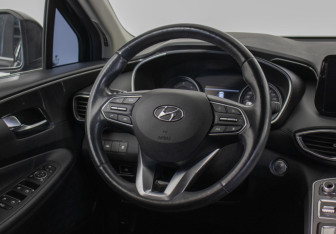 Подержанный автомобиль Hyundai Santa Fe 2021 года (15 фото)