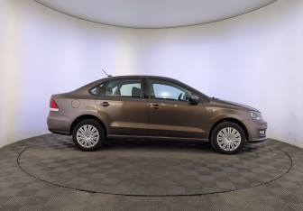Подержанный автомобиль Volkswagen Polo Sedan 2017 года (4 фото)