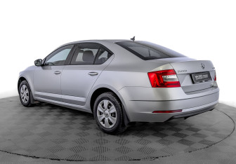 Подержанный автомобиль Skoda Octavia Liftback 2019 года (7 фото)