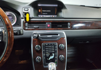 Подержанный автомобиль Volvo XC70 2012 года (17 фото)