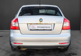 Подержанный автомобиль Skoda Octavia Liftback 2011 года (5 фото)