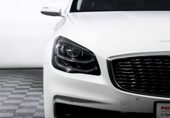 Подержанный автомобиль Kia K900 2019 года (17 фото)