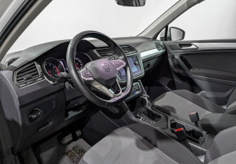 Подержанный автомобиль Volkswagen Tiguan 2021 года (15 фото)