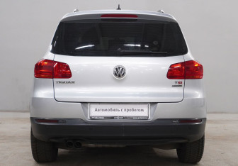 Подержанный автомобиль Volkswagen Tiguan 2011 года (6 фото)