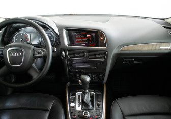 Подержанный автомобиль Audi Q5 2011 года (13 фото)