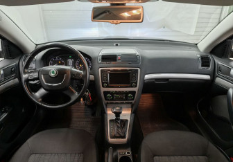 Подержанный автомобиль Skoda Octavia Liftback 2011 года (11 фото)