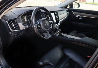 Подержанный автомобиль Volvo S90 2021 года (14 фото)