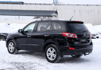 Подержанный автомобиль Hyundai Santa Fe 2011 года (7 фото)
