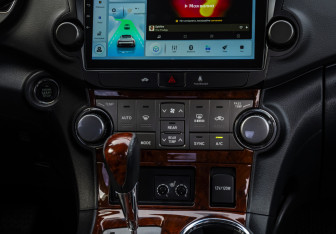 Подержанный автомобиль Toyota Highlander 2011 года (13 фото)