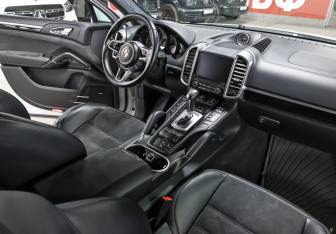 Подержанный автомобиль Porsche Cayenne 2016 года (11 фото)