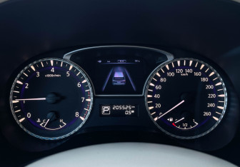 Подержанный автомобиль Infiniti JX 2013 года (11 фото)