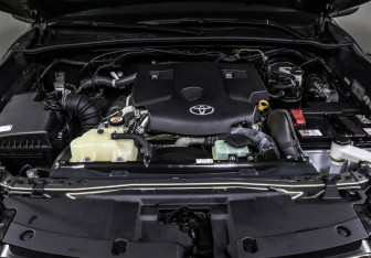 Подержанный автомобиль Toyota Hilux 2021 года (8 фото)