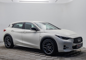 Подержанный автомобиль Infiniti Q30 2017 года (7 фото)