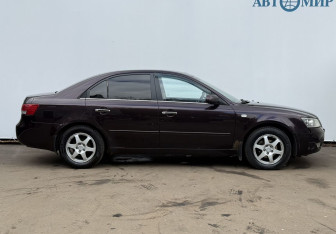Подержанный автомобиль Hyundai Sonata 2005 года (4 фото)