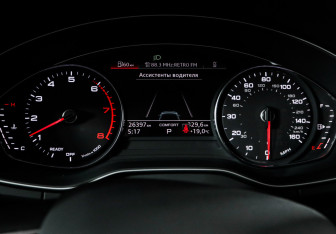 Подержанный автомобиль Audi Q5 2024 года (11 фото)