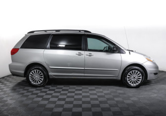 Подержанный автомобиль Toyota Sienna 2006 года (4 фото)