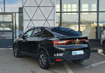 Подержанный автомобиль Renault Arkana 2019 года (7 фото)