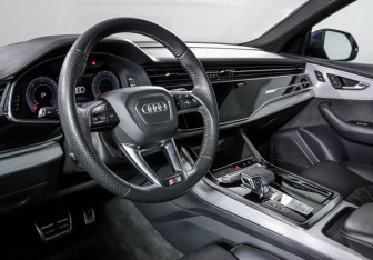 Подержанный автомобиль Audi Q8 2019 года (14 фото)