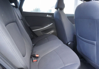 Подержанный автомобиль Hyundai Solaris Hatchback 2014 года (10 фото)