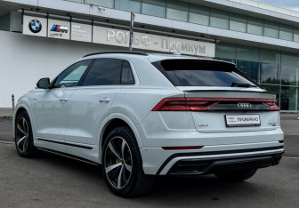 Подержанный автомобиль Audi Q8 2021 года (7 фото)