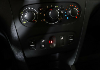 Подержанный автомобиль Renault Logan Sedan 2014 года (13 фото)