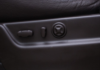 Подержанный автомобиль Cadillac Escalade Suv 2010 года (16 фото)