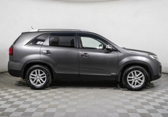 Подержанный автомобиль Kia Sorento 2015 года (4 фото)