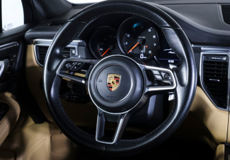 Подержанный автомобиль Porsche Macan 2018 года (13 фото)