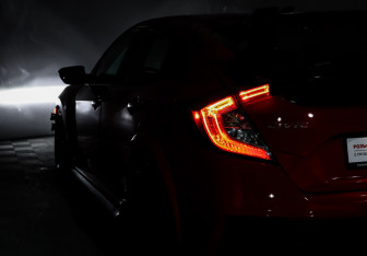 Подержанный автомобиль Honda Civic Type R Hatchback 2019 года (23 фото)