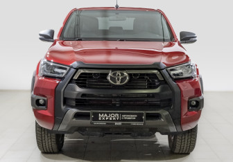 Подержанный автомобиль Toyota Hilux 2020 года (2 фото)