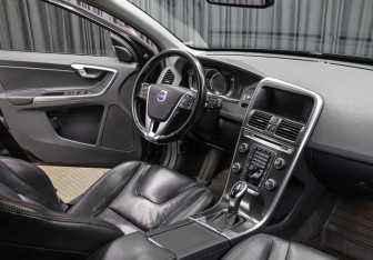 Подержанный автомобиль Volvo XC60 2013 года (11 фото)