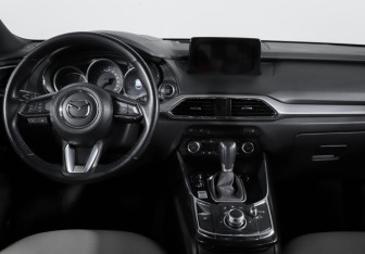 Подержанный автомобиль Mazda CX-9 2017 года (12 фото)