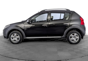 Подержанный автомобиль Renault Sandero 2011 года (8 фото)