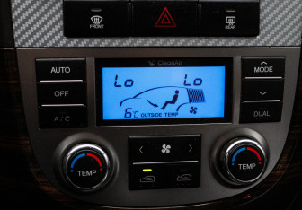 Подержанный автомобиль Hyundai Santa Fe 2010 года (14 фото)