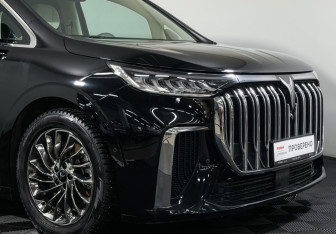 Подержанный автомобиль Voyah Dream 2022 года (26 фото)