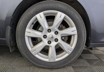 Подержанный автомобиль Renault Fluence 2011 года (12 фото)