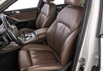 Подержанный автомобиль BMW X7 2020 года (20 фото)