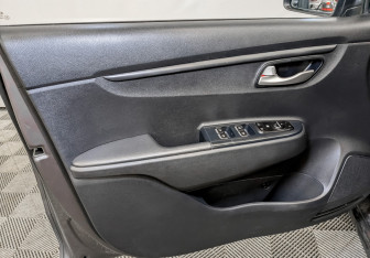 Подержанный автомобиль Kia Rio Hatchback 2021 года (17 фото)