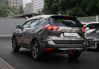 Подержанный автомобиль Nissan X-Trail 2021 года (6 фото)