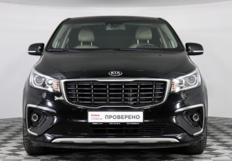 Подержанный автомобиль Kia Carnival 2020 года (2 фото)