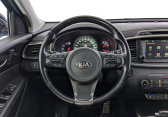 Подержанный автомобиль Kia Sorento 2017 года (22 фото)