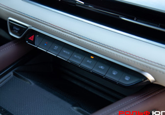 Подержанный автомобиль Geely Monjaro 2023 года (17 фото)