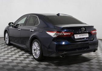 Подержанный автомобиль Toyota Camry Sedan 2018 года (7 фото)