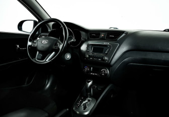 Подержанный автомобиль Kia Rio Sedan 2012 года (7 фото)