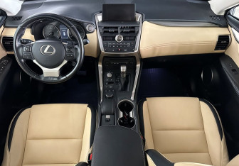 Подержанный автомобиль Lexus NX 2015 года (11 фото)