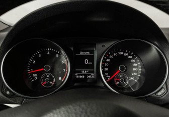 Подержанный автомобиль Volkswagen Golf Hatchback 2011 года (11 фото)